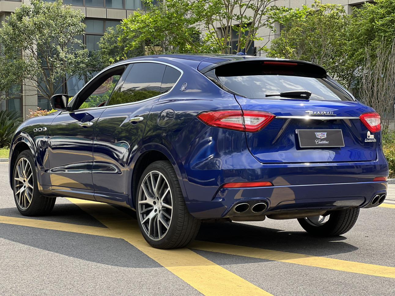 Maserati Levante 2016 thumb 10