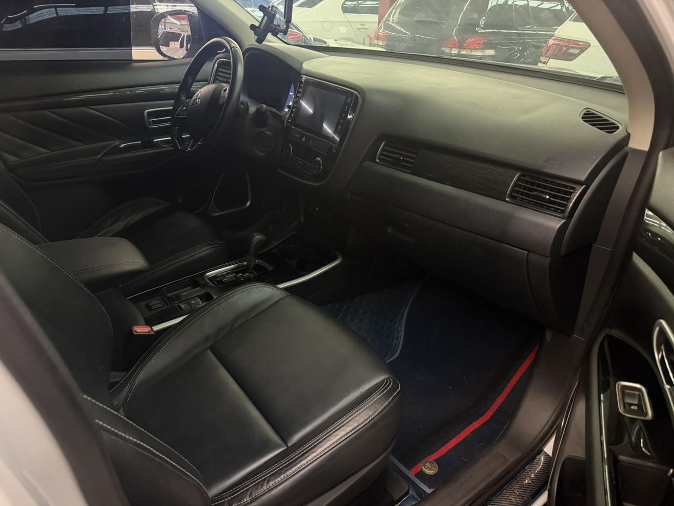 Mitsubishi Outlander 2021 thumb 3
