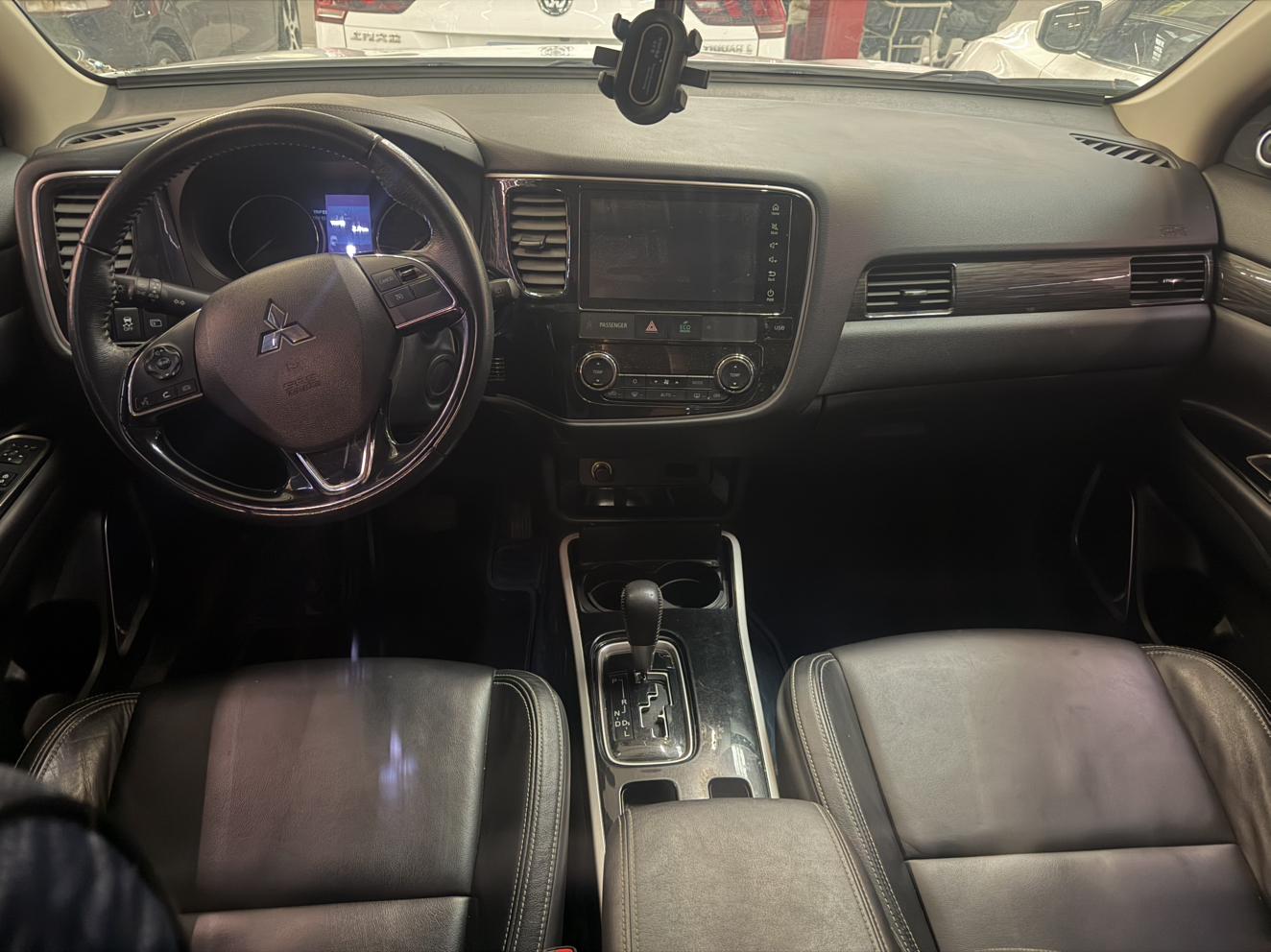 Mitsubishi Outlander 2021 thumb 4