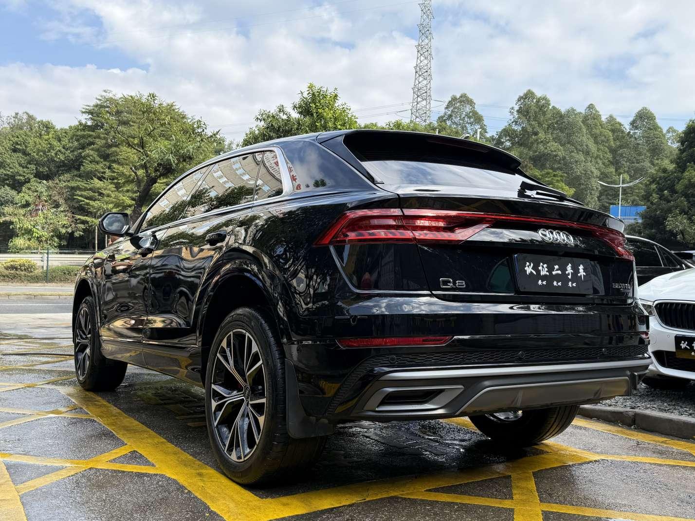 Audi Q8 2021 thumb 2