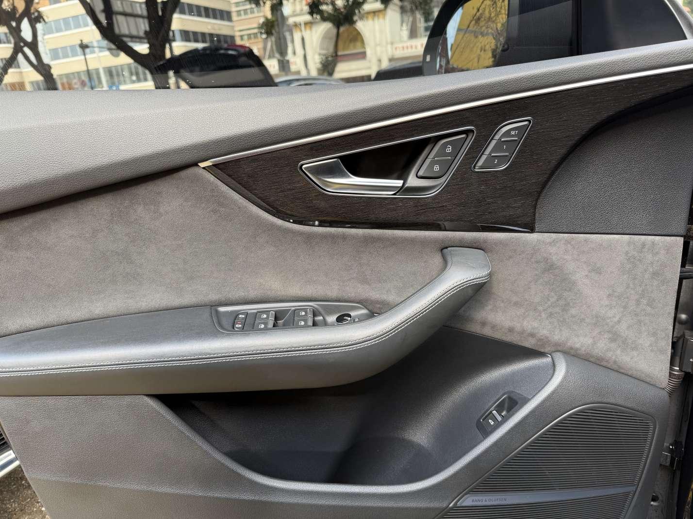 Audi Q8 2021 thumb 11