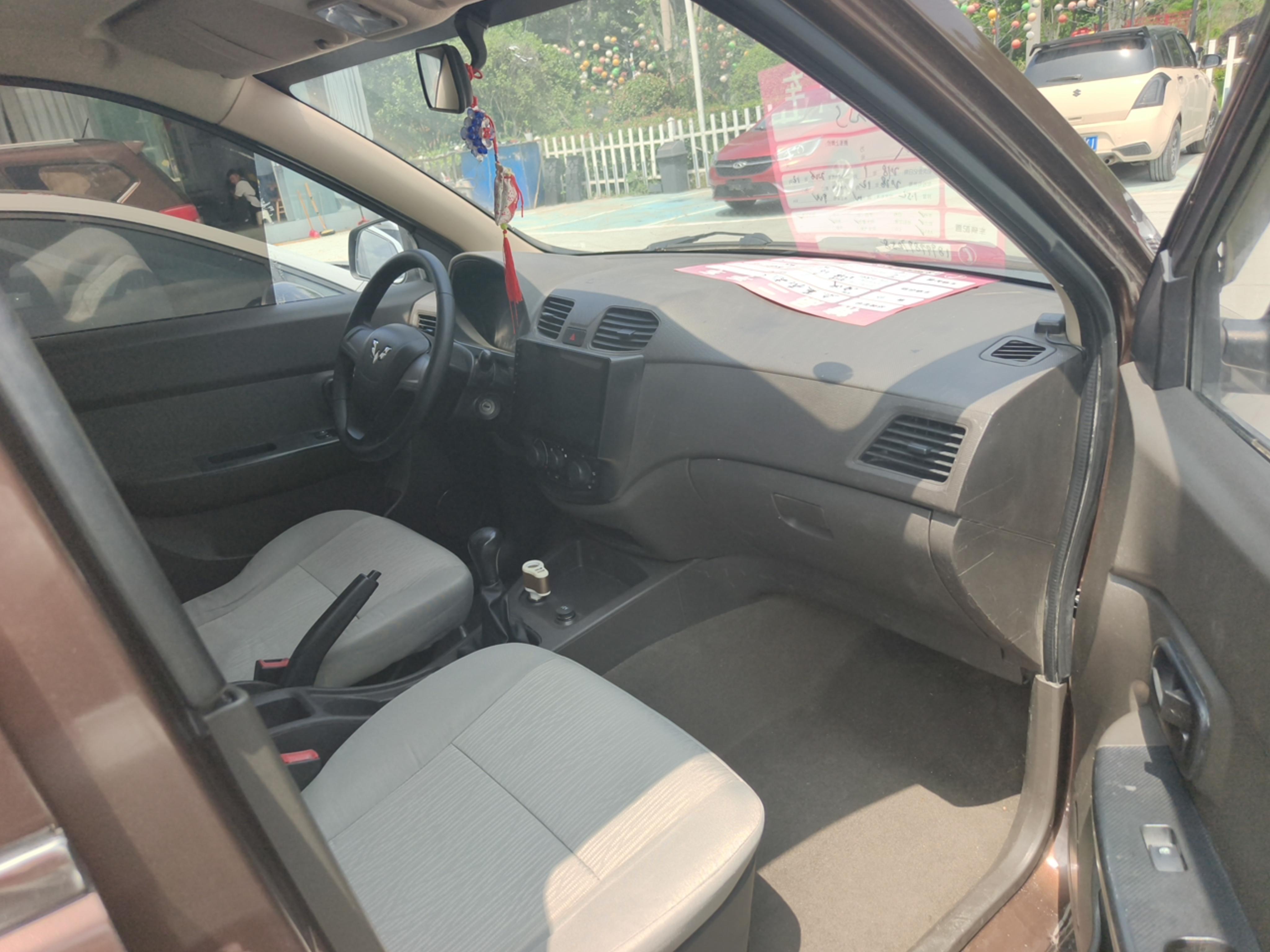 Wuling Hong Guang 2016 thumb 4