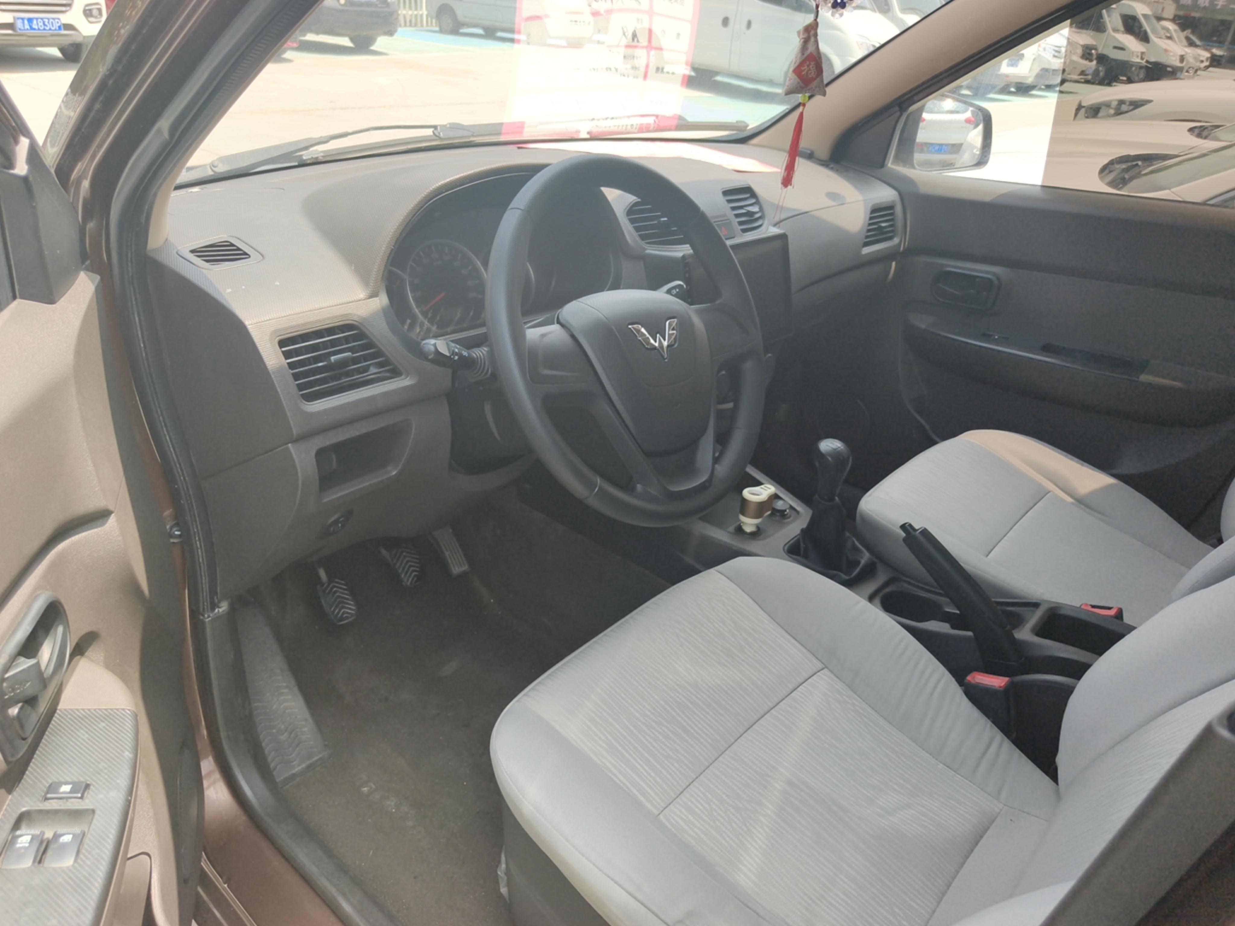 Wuling Hong Guang 2016 thumb 6