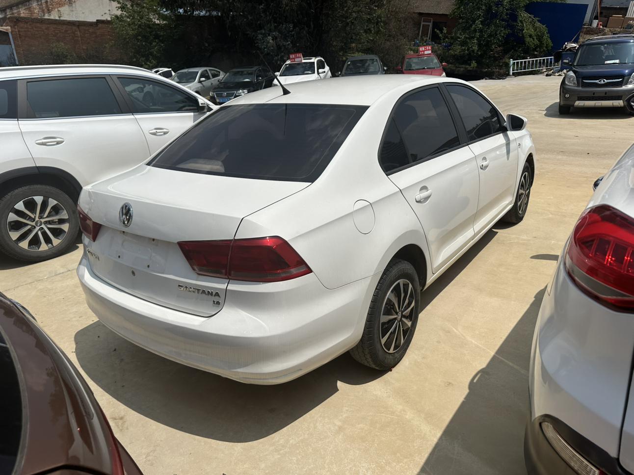 Volkswagen Santana 2013 thumb 3