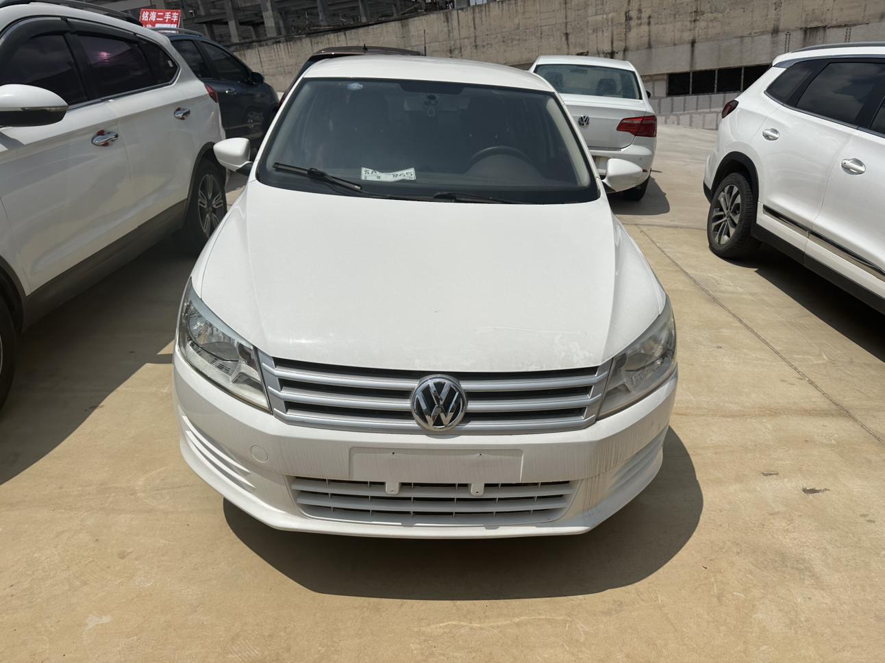 Volkswagen Santana 2013 thumb 10