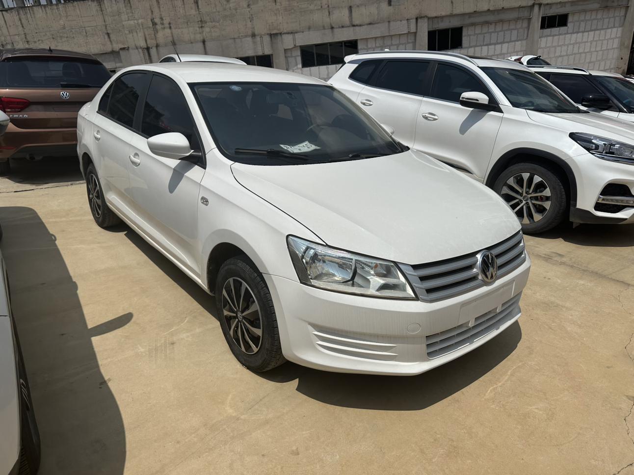 Volkswagen Santana 2013 thumb 11