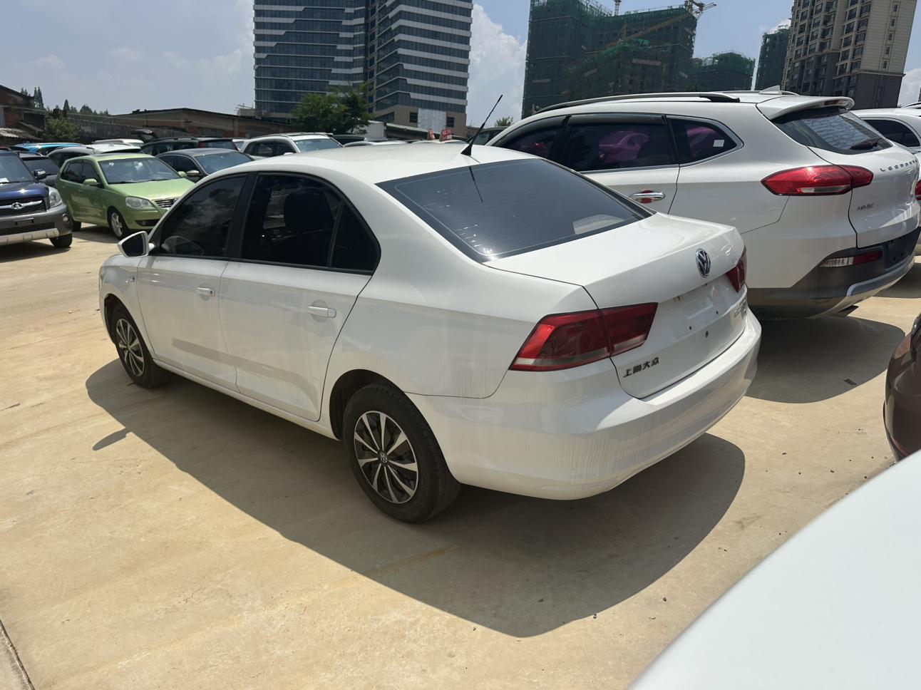 Volkswagen Santana 2013 thumb 12