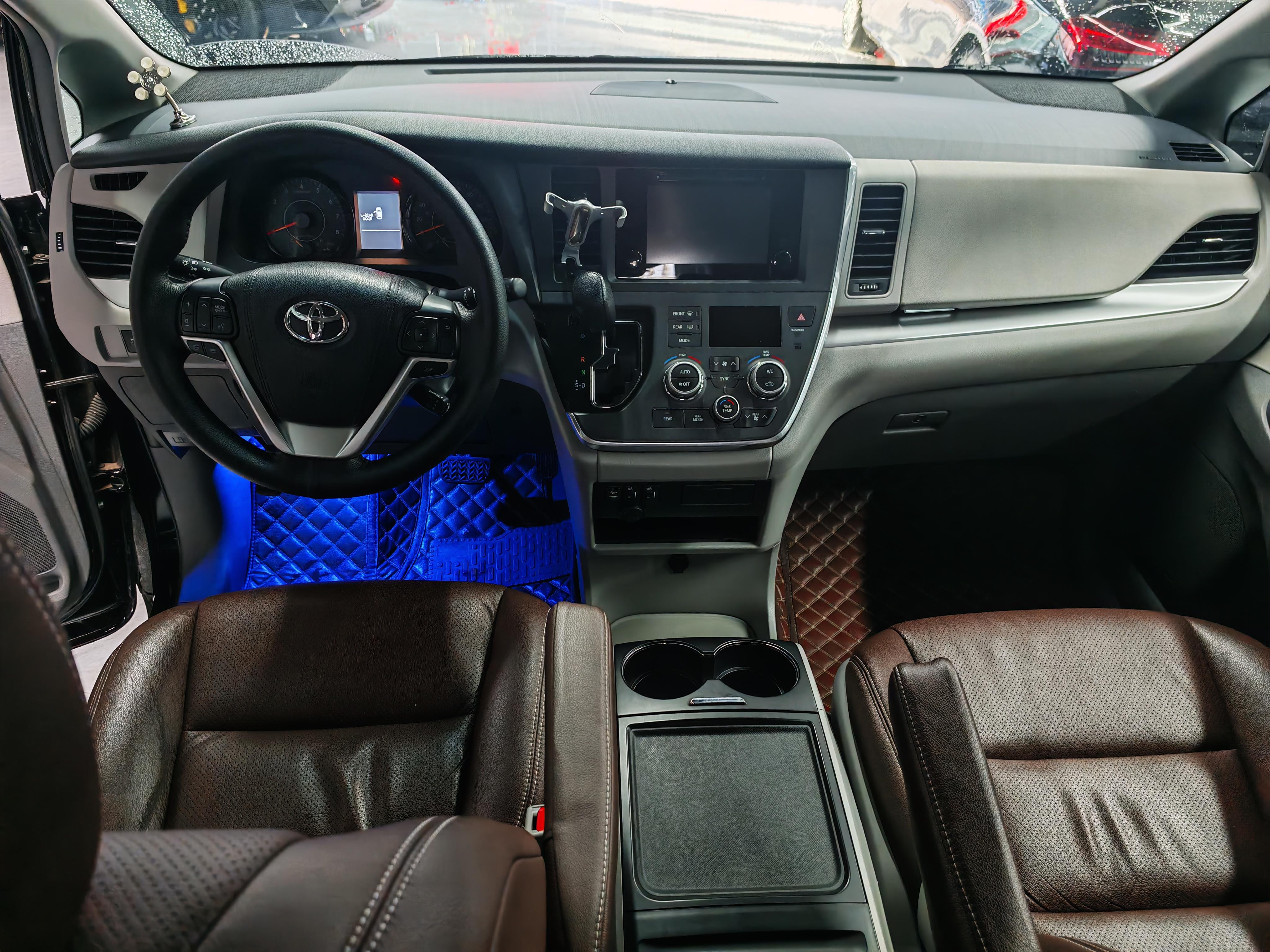 Toyota Sienna 2016 thumb 3