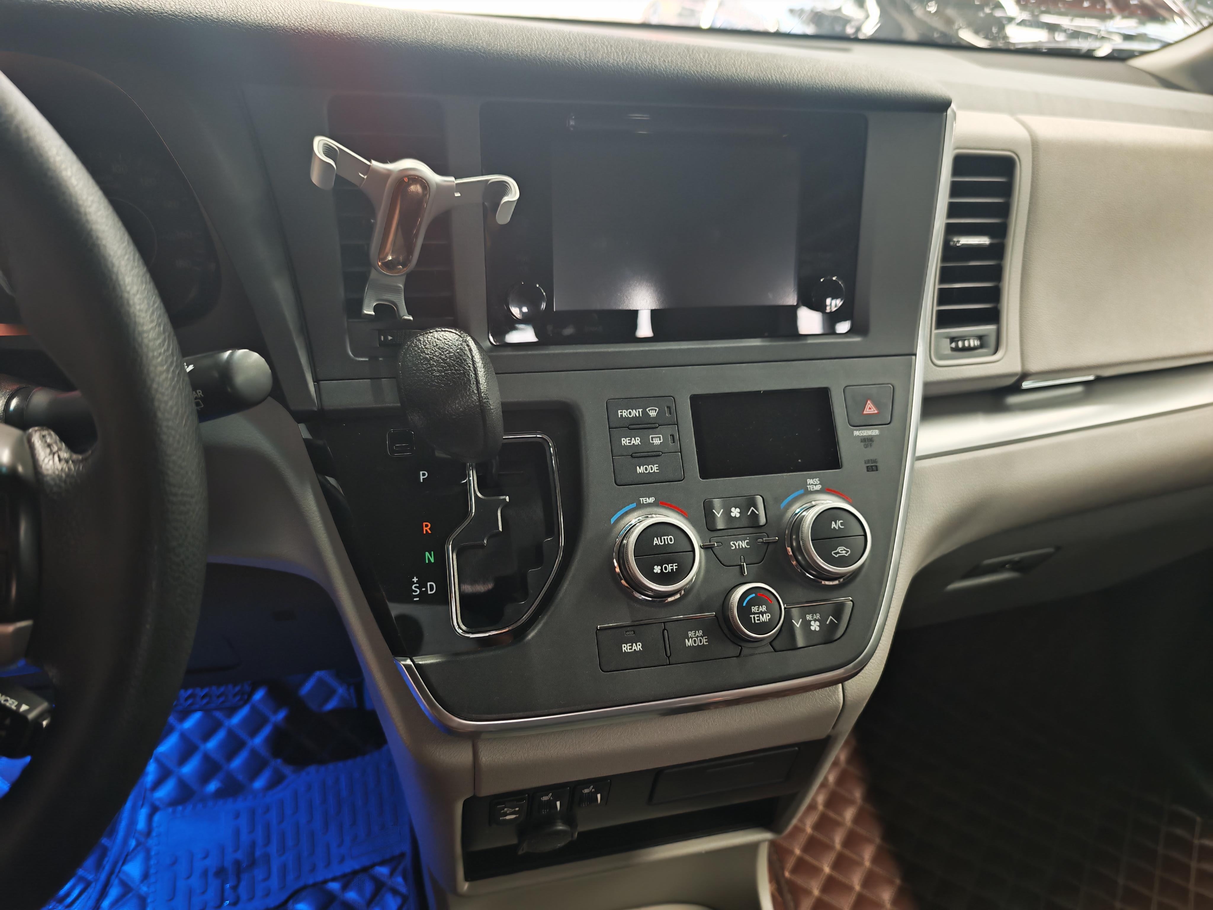 Toyota Sienna 2016 thumb 12