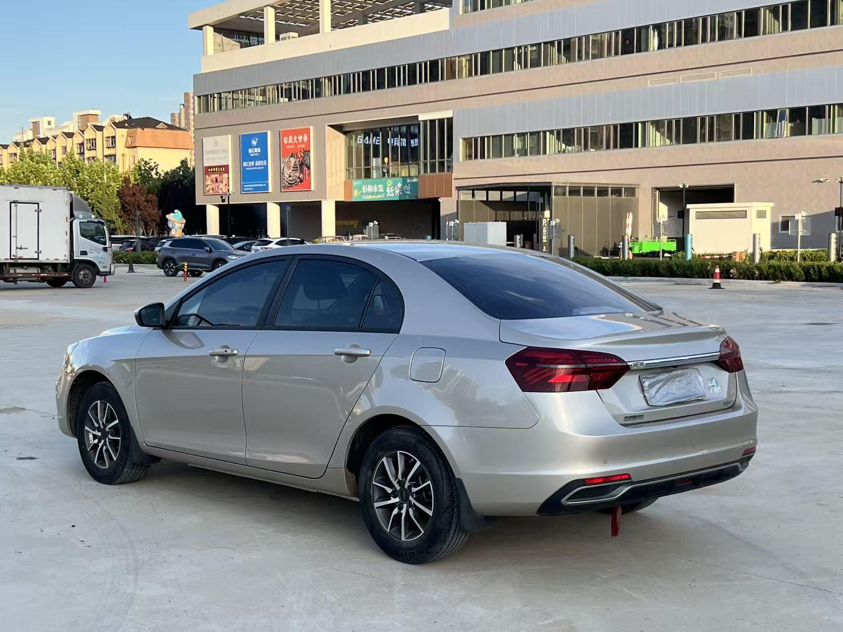 Geely Emgrand 2019 thumb 2