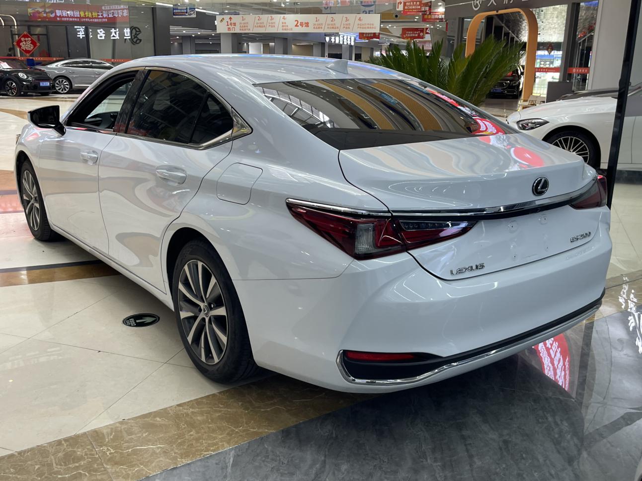 Lexus ES 2020 thumb 2