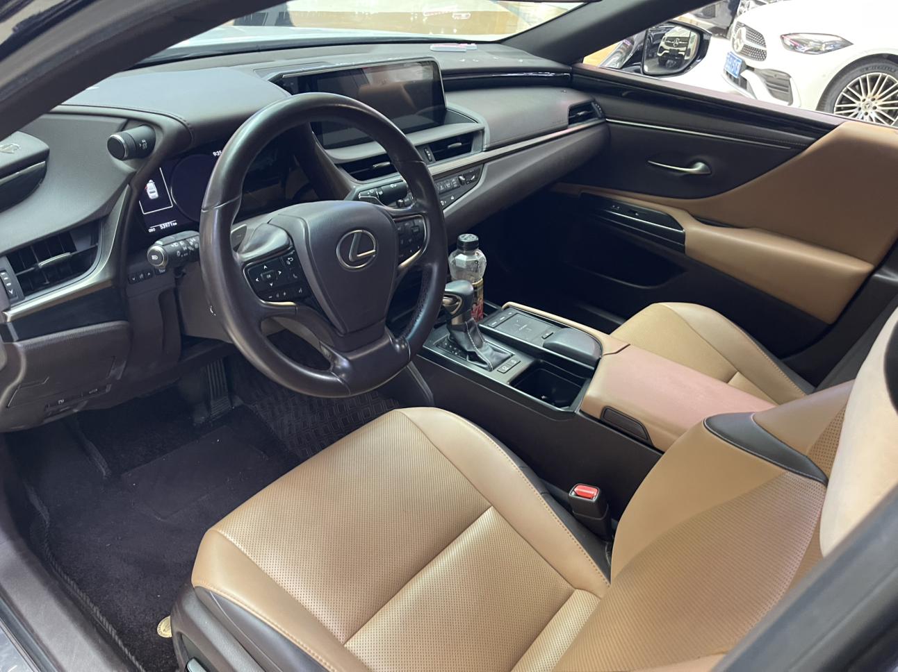 Lexus ES 2020 thumb 8