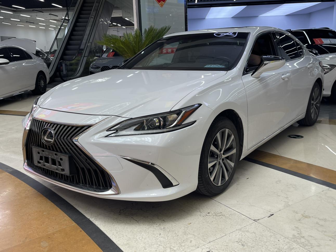 Lexus ES 2020 thumb 11