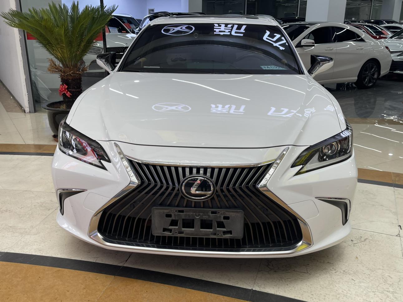 Lexus ES 2020 thumb 12