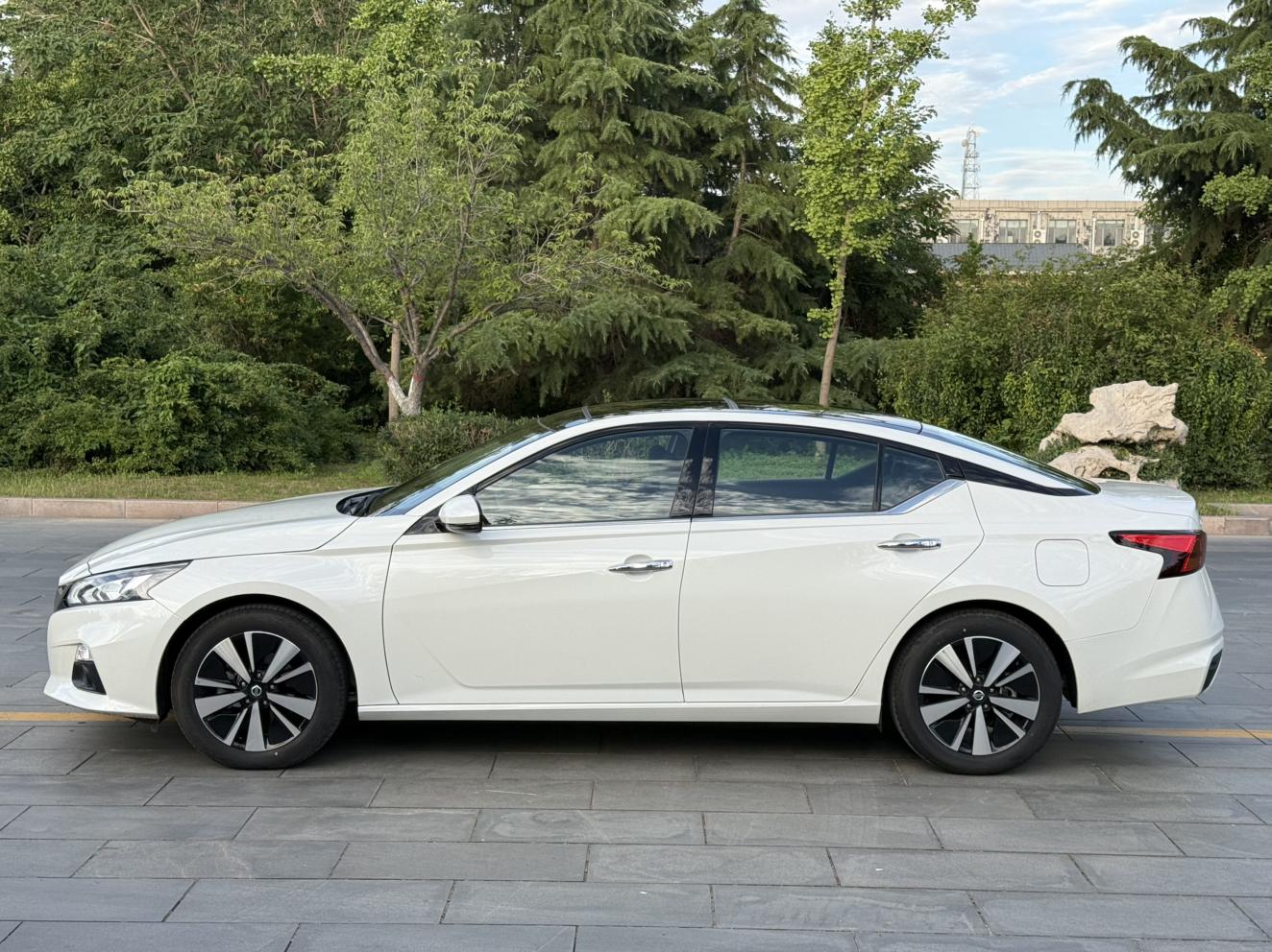 Nissan Altima 2021 thumb 2
