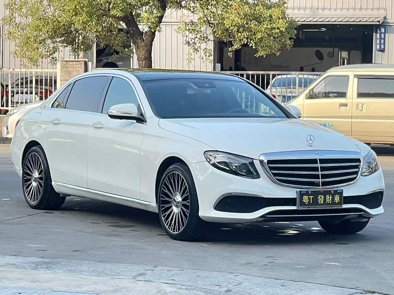 Mercedes-Benz E-Класс 2017 thumb 10