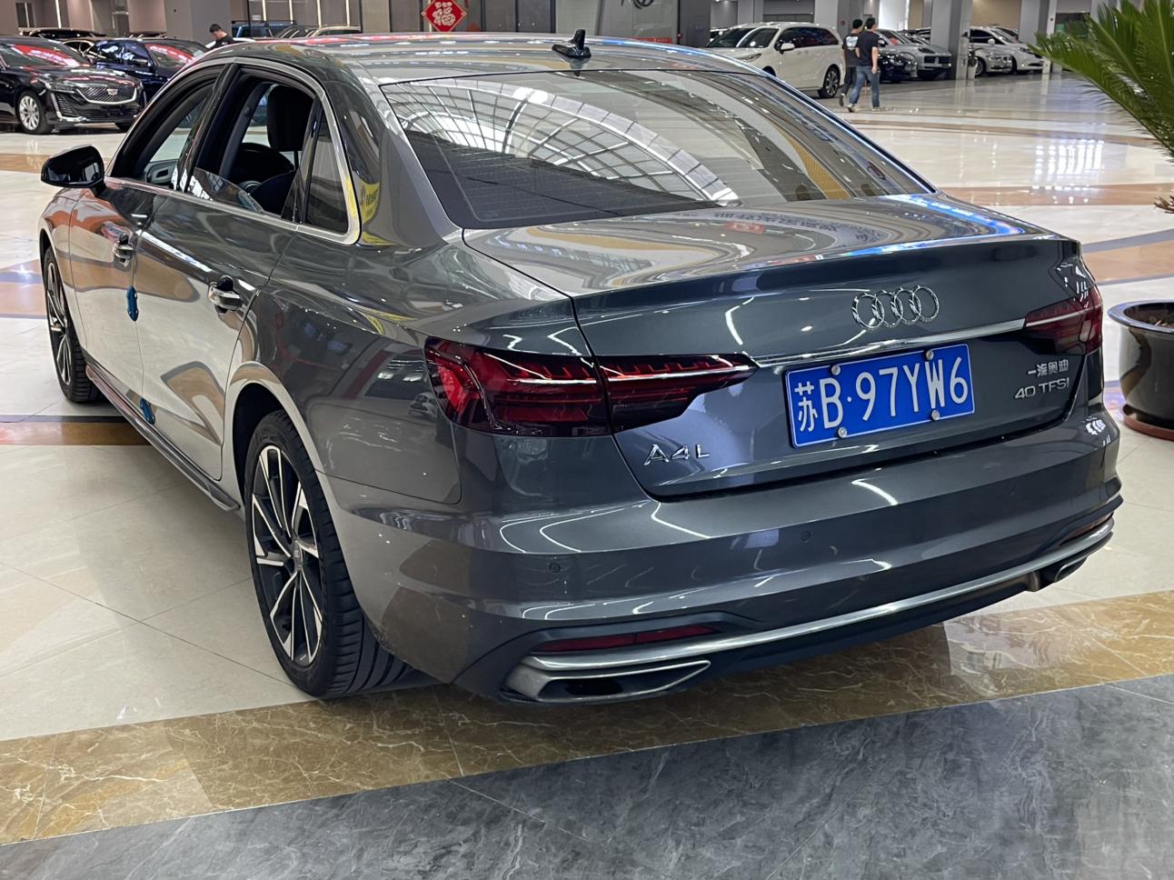 Audi A4 2023 thumb 2