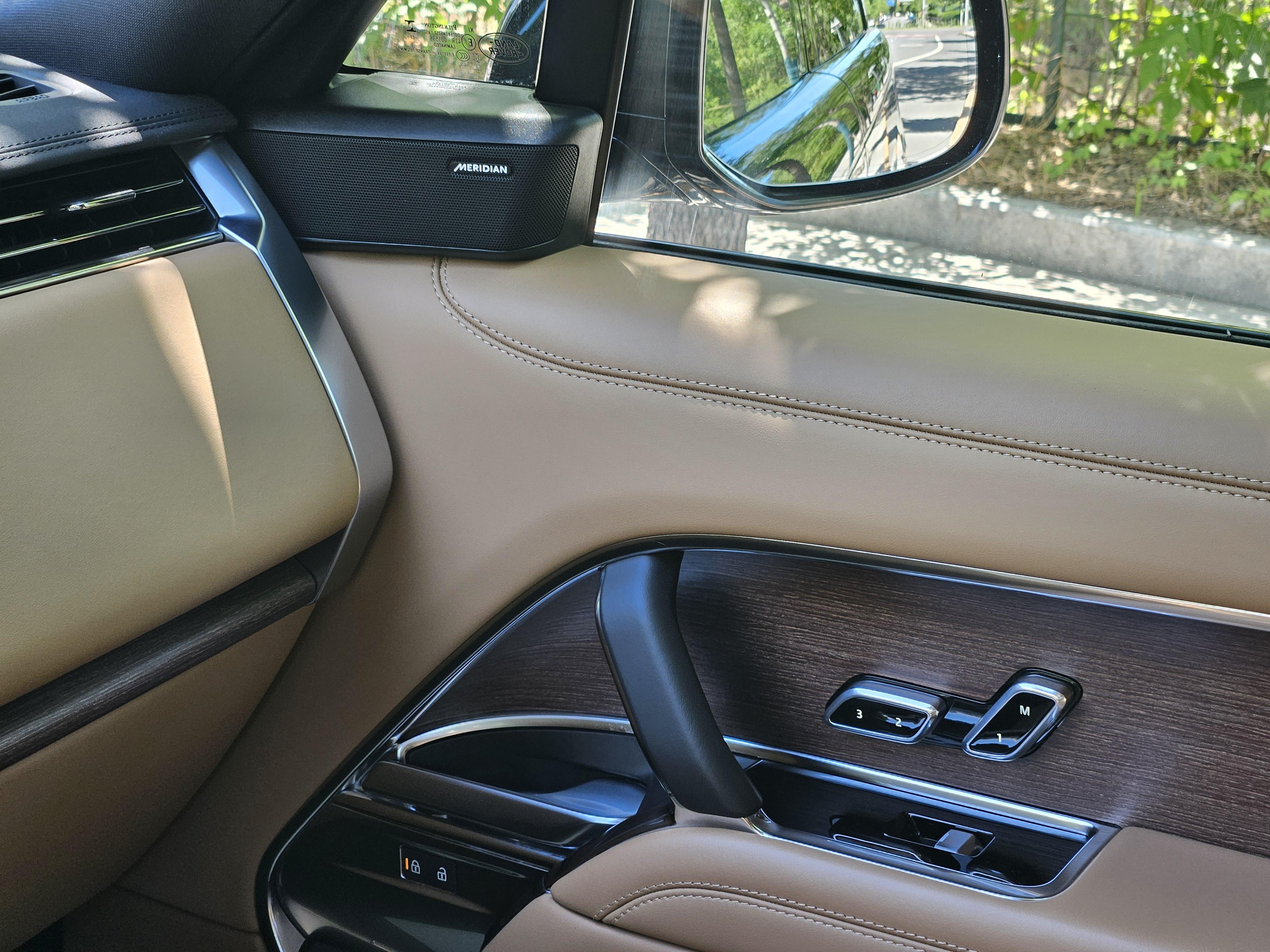 Land Rover Range Rover 2024 thumb 12