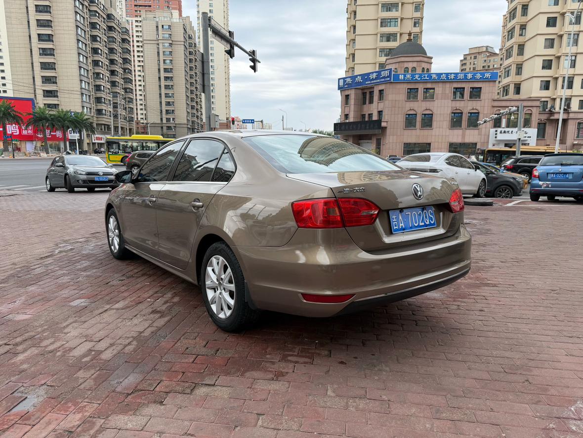 Volkswagen Sagitar 2012 thumb 2