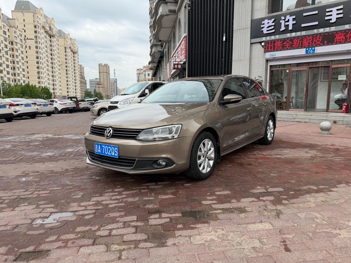 Volkswagen Sagitar 2012 thumb 8