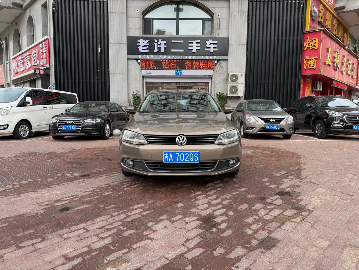 Volkswagen Sagitar 2012 thumb 9