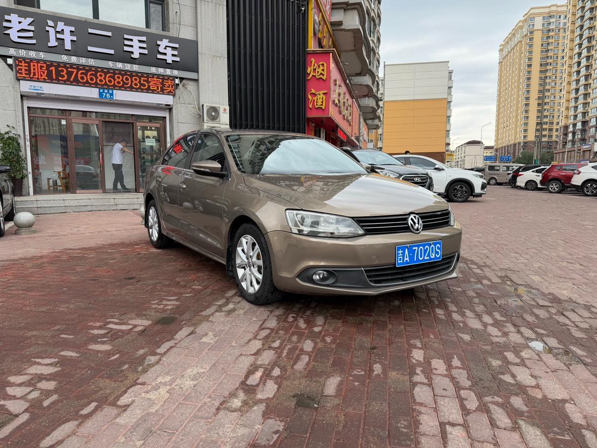 Volkswagen Sagitar 2012 thumb 10
