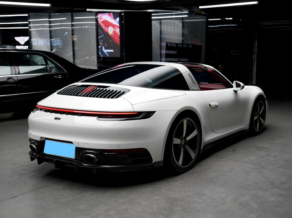 Porsche 911 2020 thumb 3