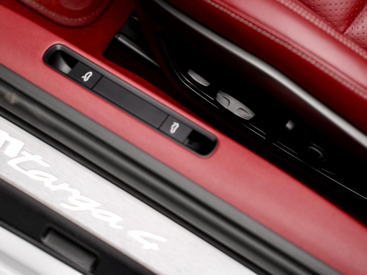 Porsche 911 2020 thumb 8