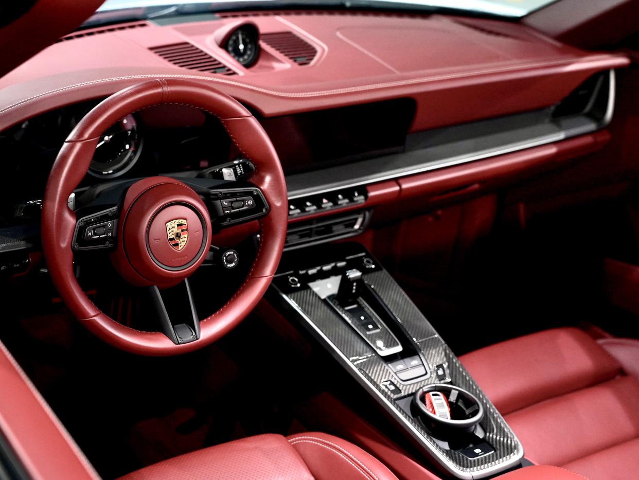 Porsche 911 2020 thumb 9