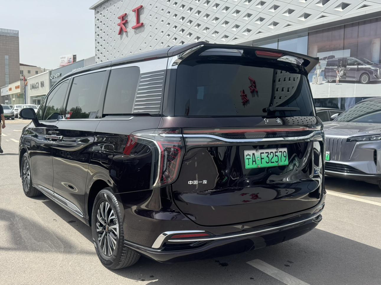 Hongqi HQ9 PHEV 2024 thumb 2