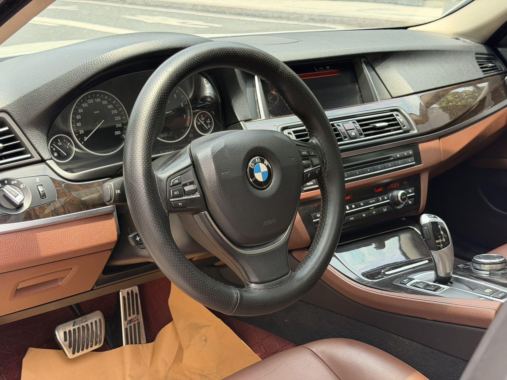 BMW 5 серии 2014 thumb 9