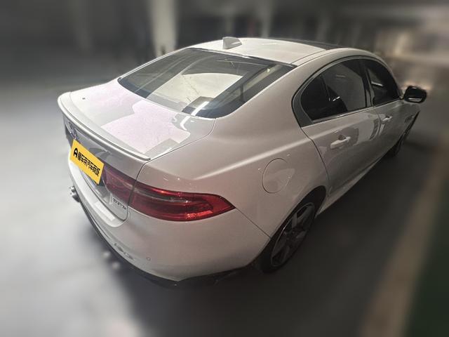 Jaguar XE 2017 thumb 2