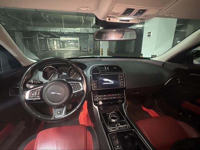 Jaguar XE 2017 thumb 8