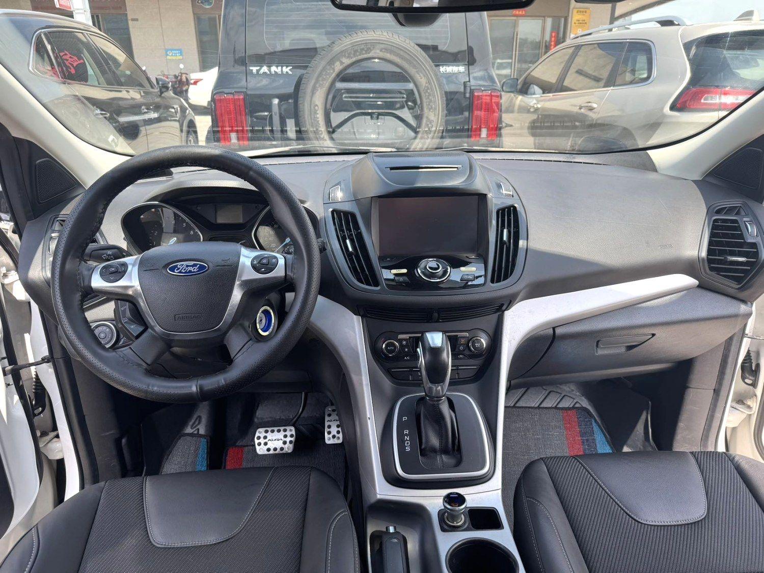 Ford Kuga 2015 thumb 5