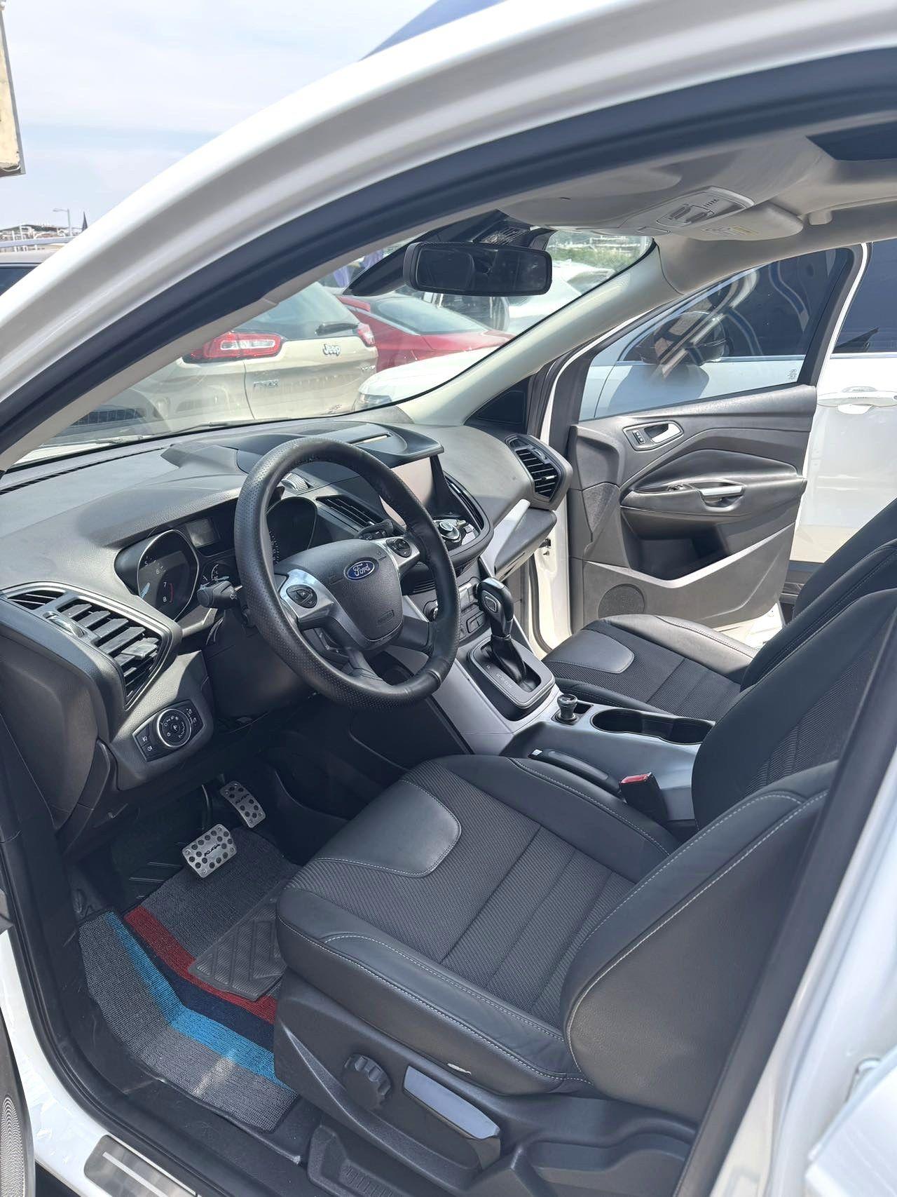 Ford Kuga 2015 thumb 6