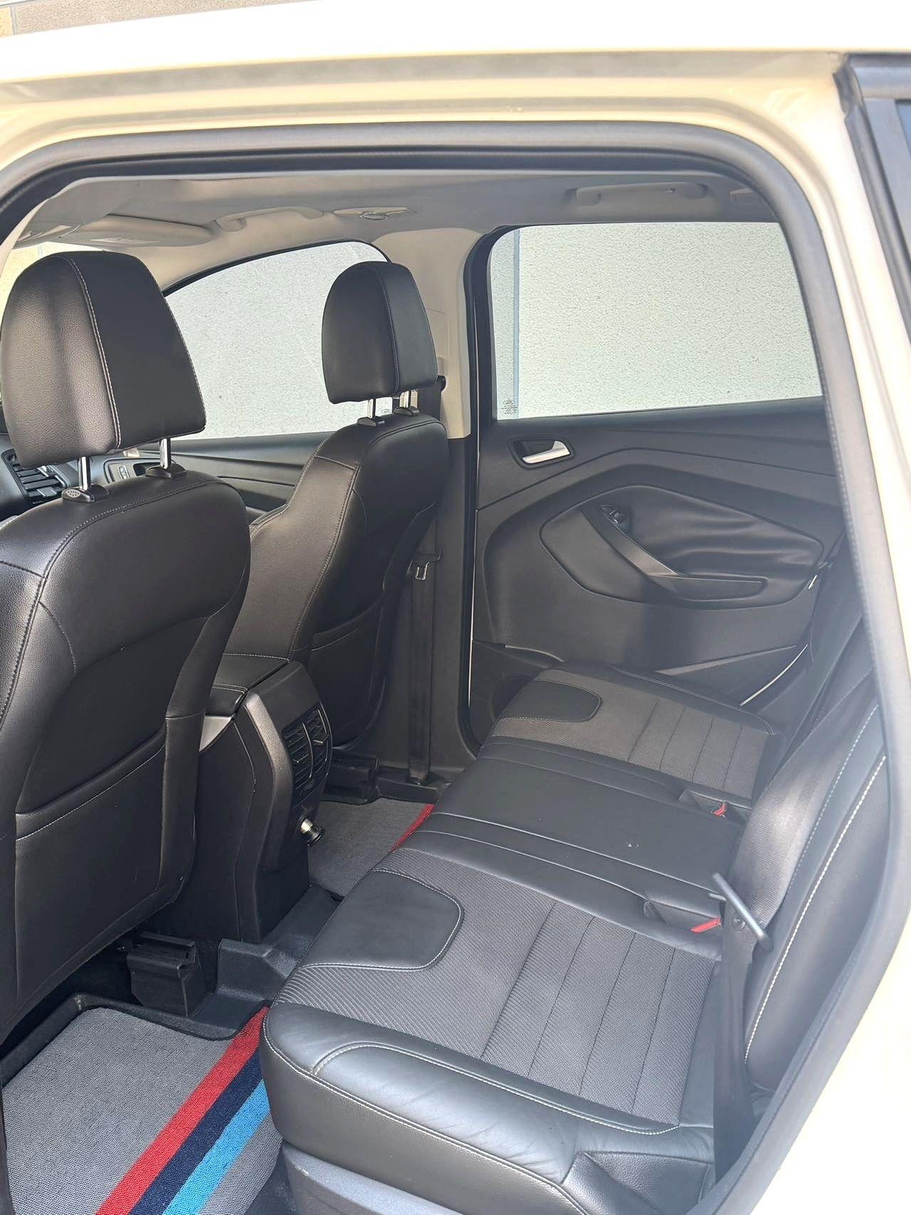 Ford Kuga 2015 thumb 7