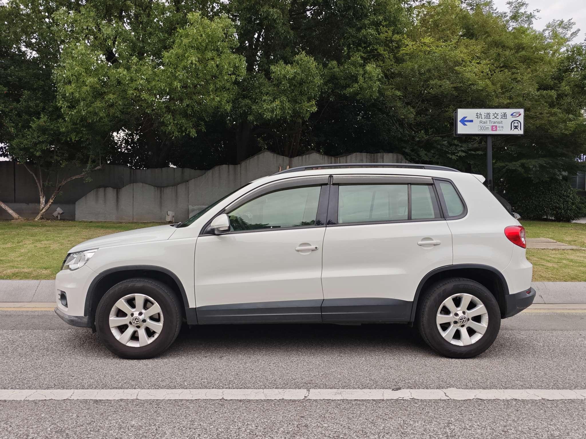Volkswagen Tiguan 2012 thumb 2