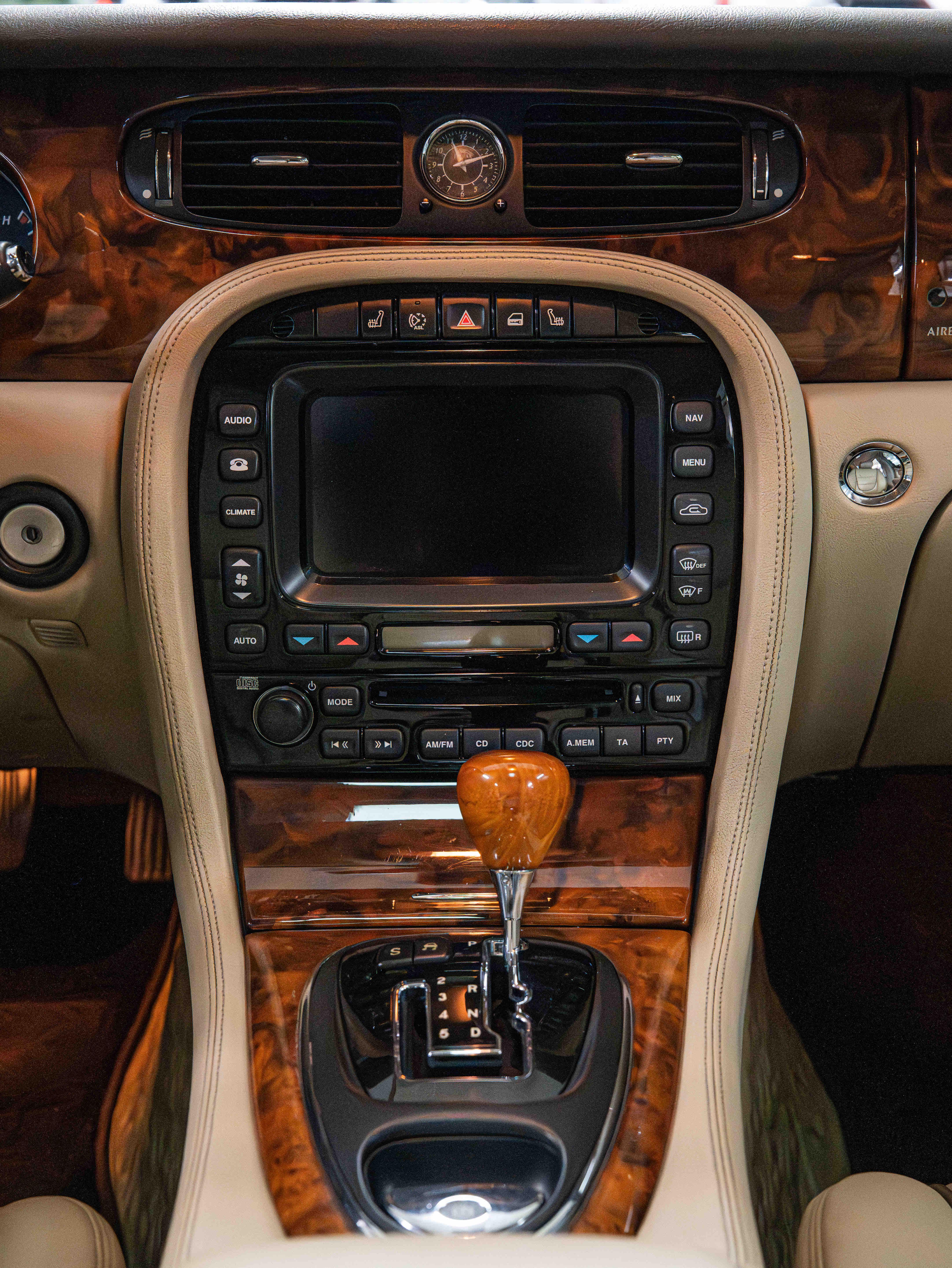 Jaguar XJ 2005 thumb 10