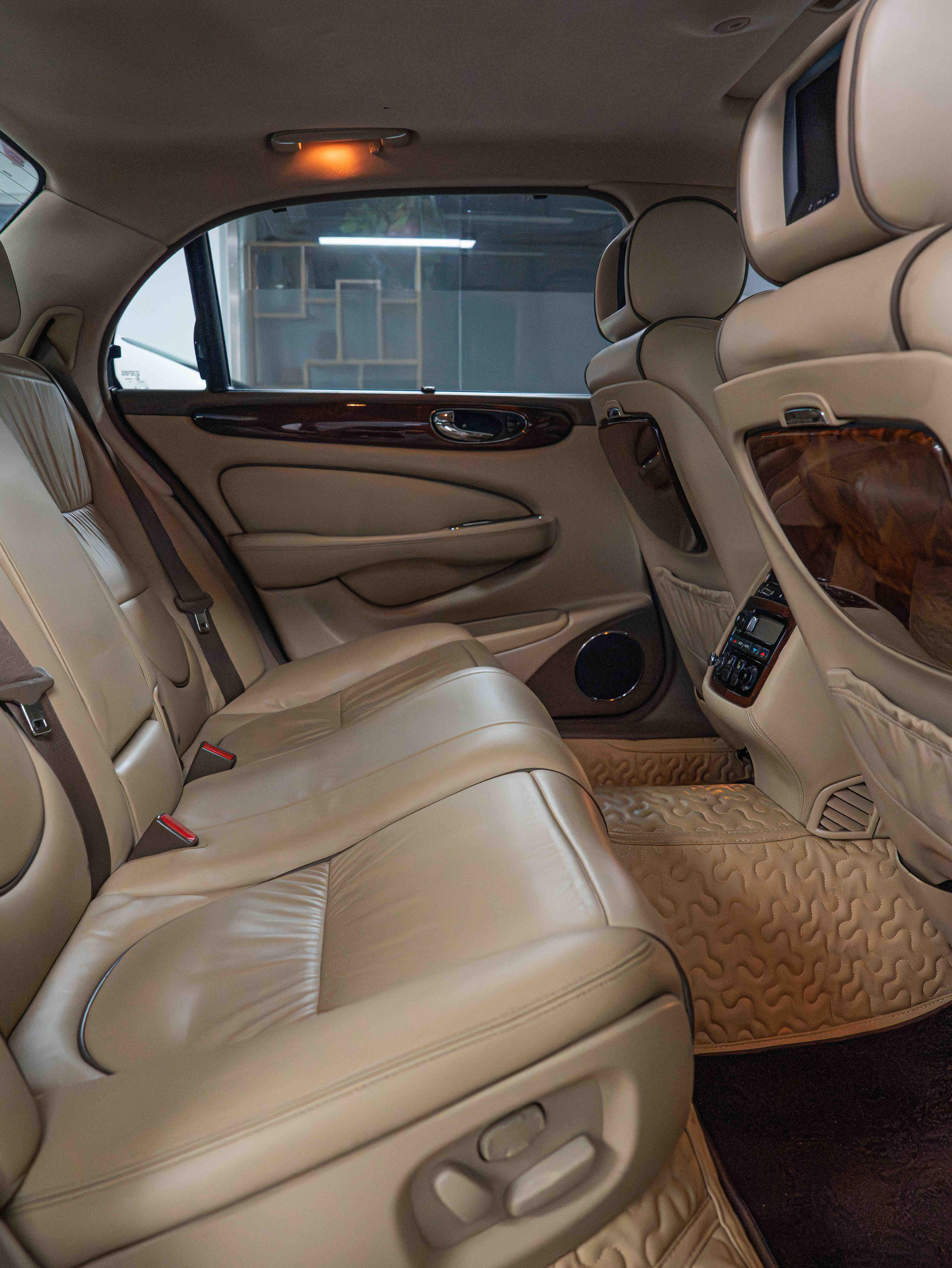Jaguar XJ 2005 thumb 12