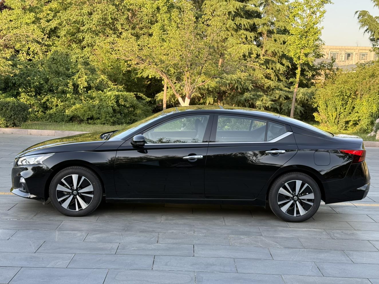 Nissan Altima 2021 thumb 2
