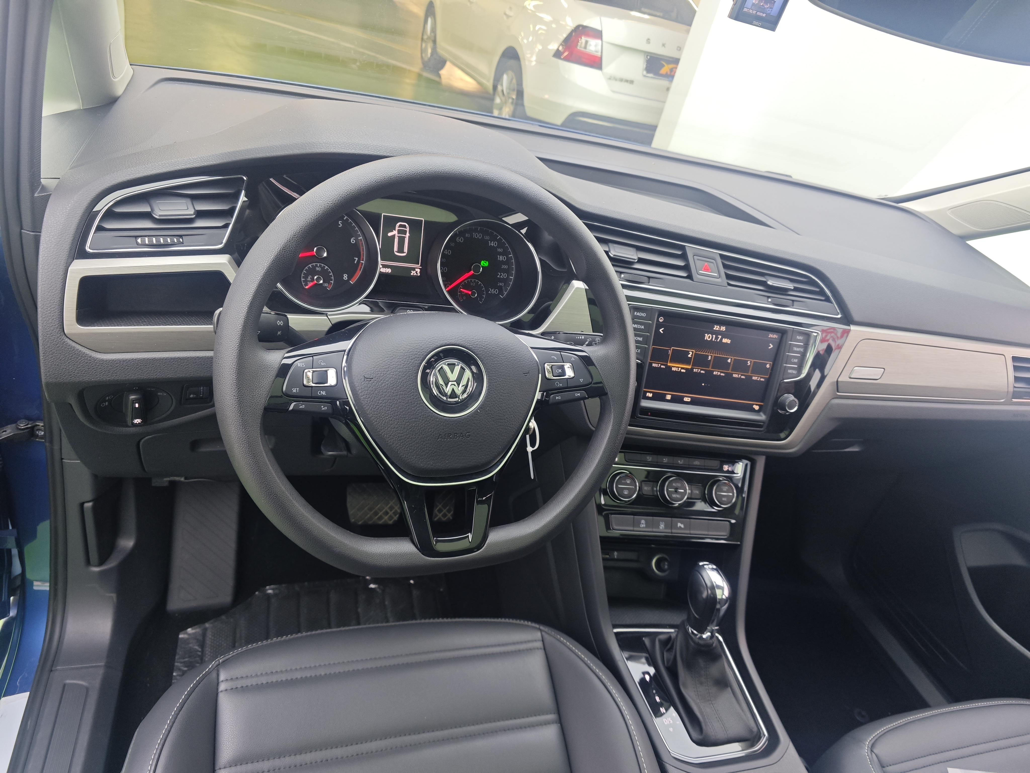 Volkswagen Touran 2018 thumb 6