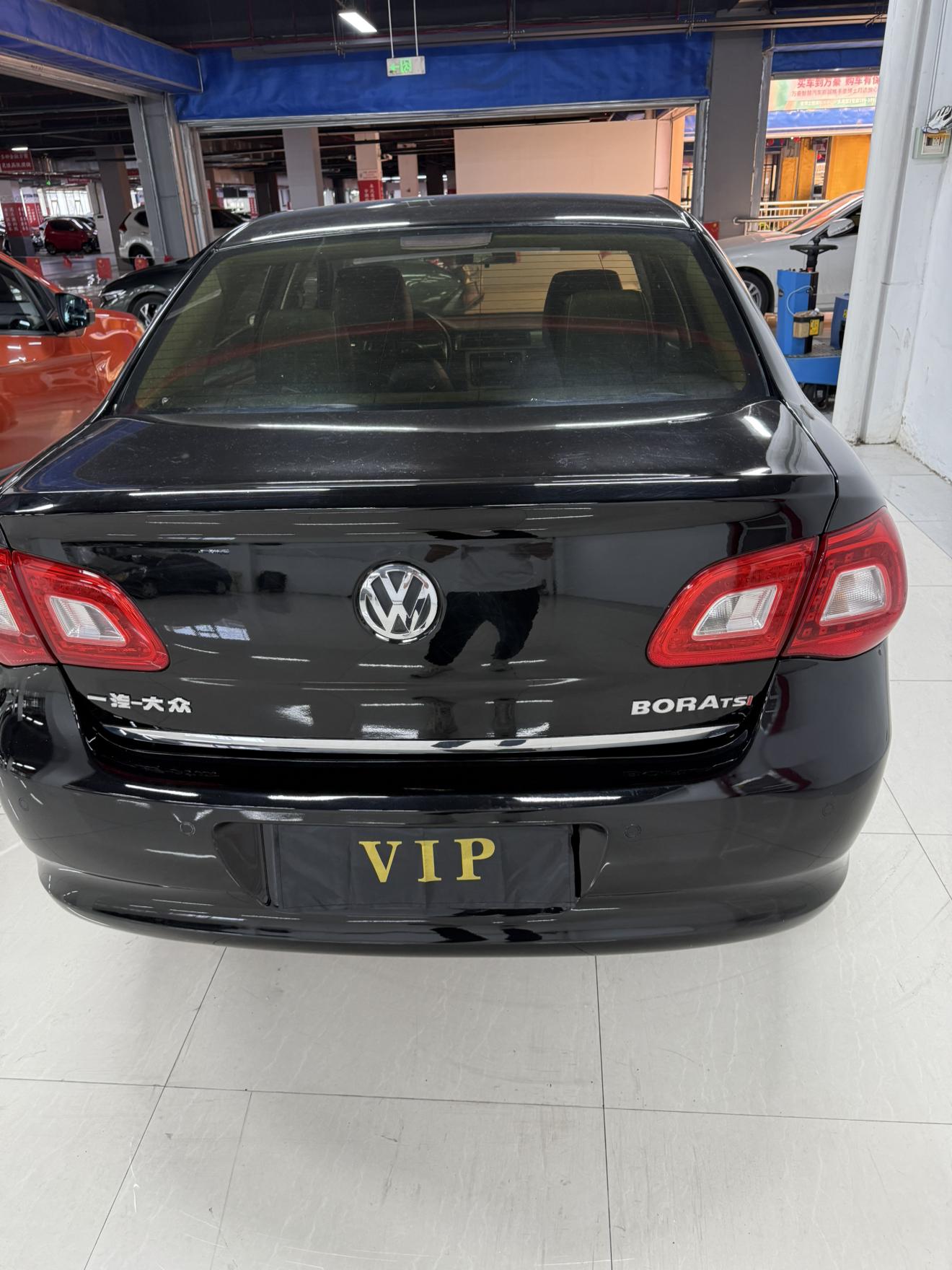 Volkswagen Bora 2011 thumb 2