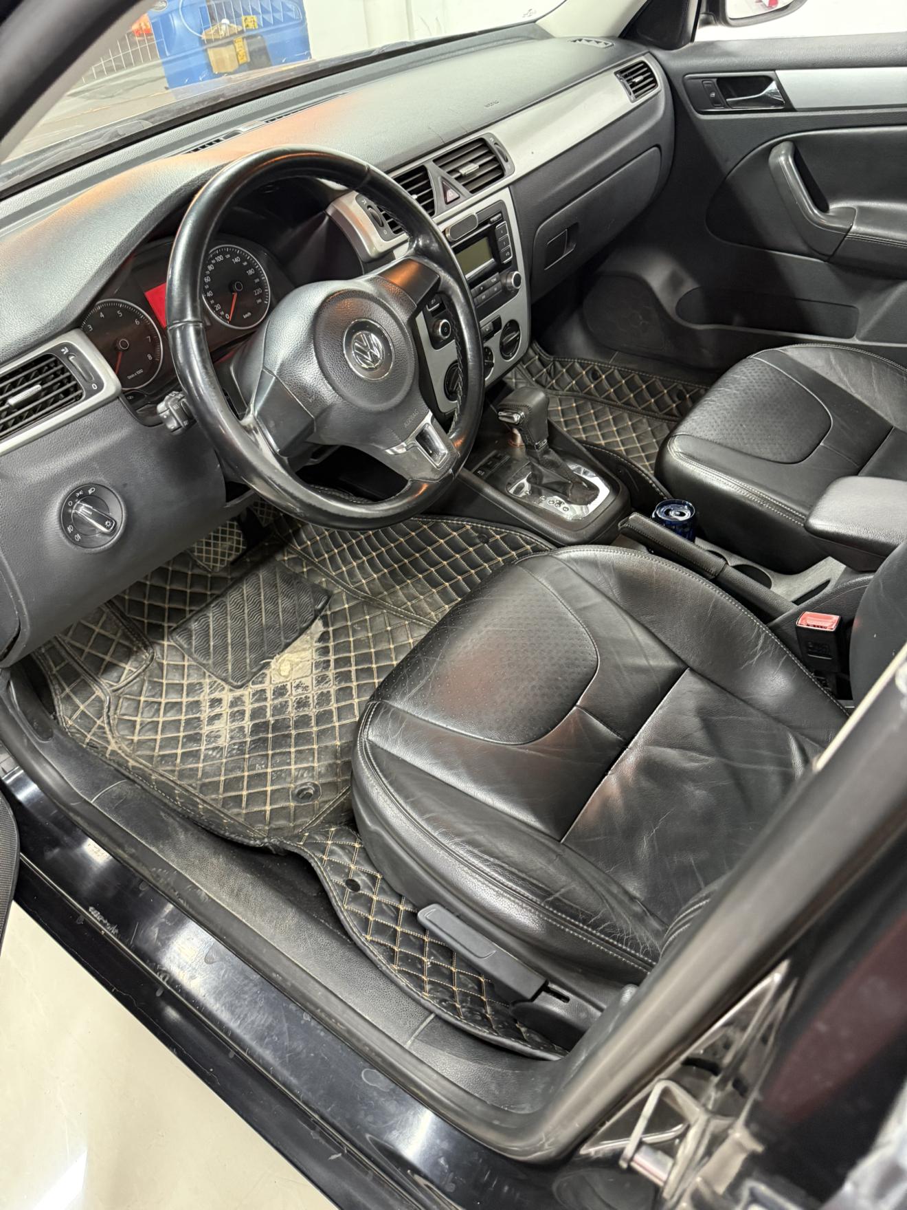 Volkswagen Bora 2011 thumb 3