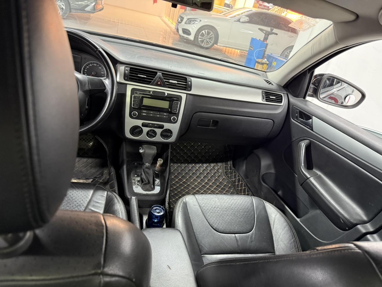 Volkswagen Bora 2011 thumb 4