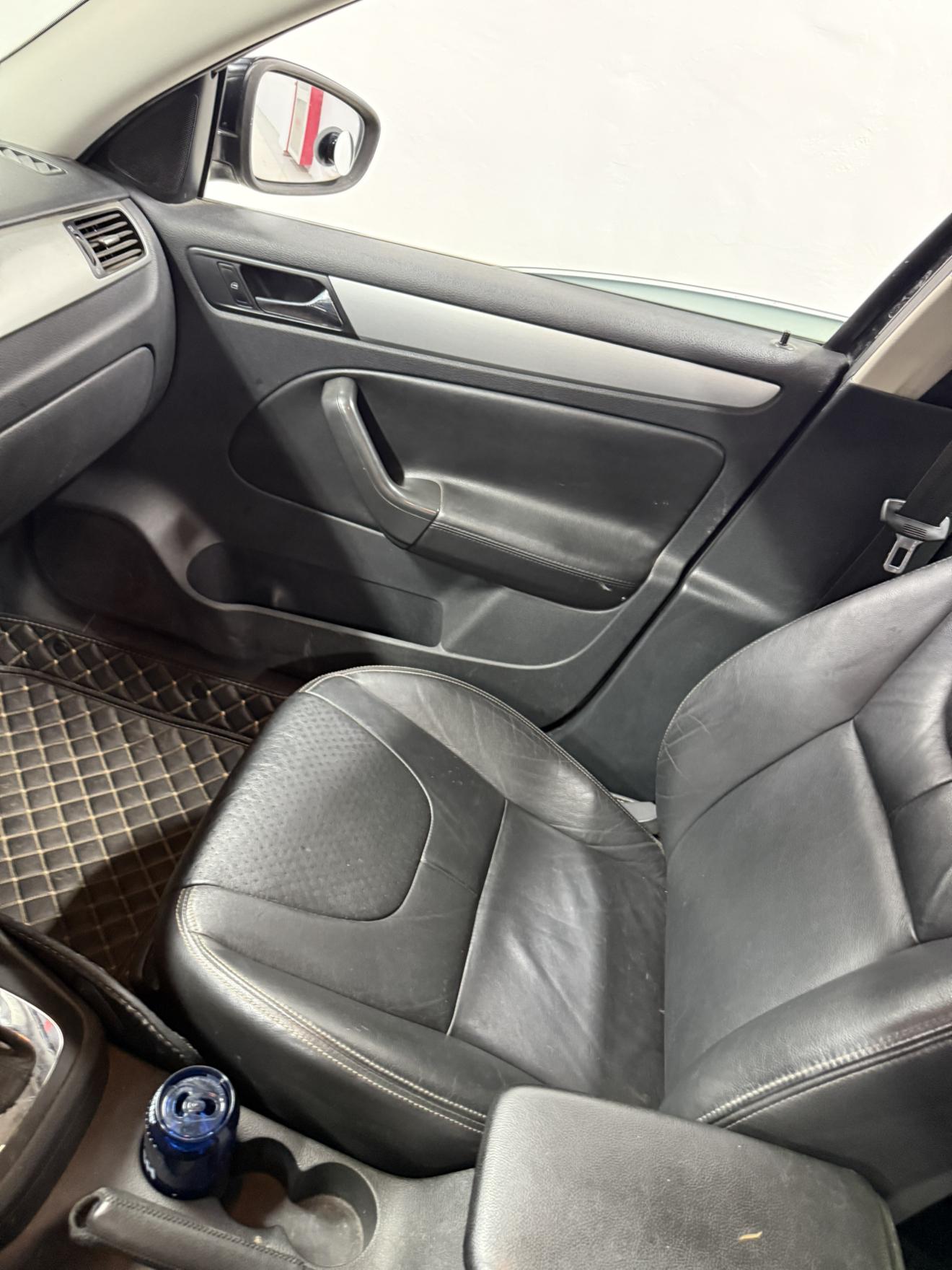 Volkswagen Bora 2011 thumb 6