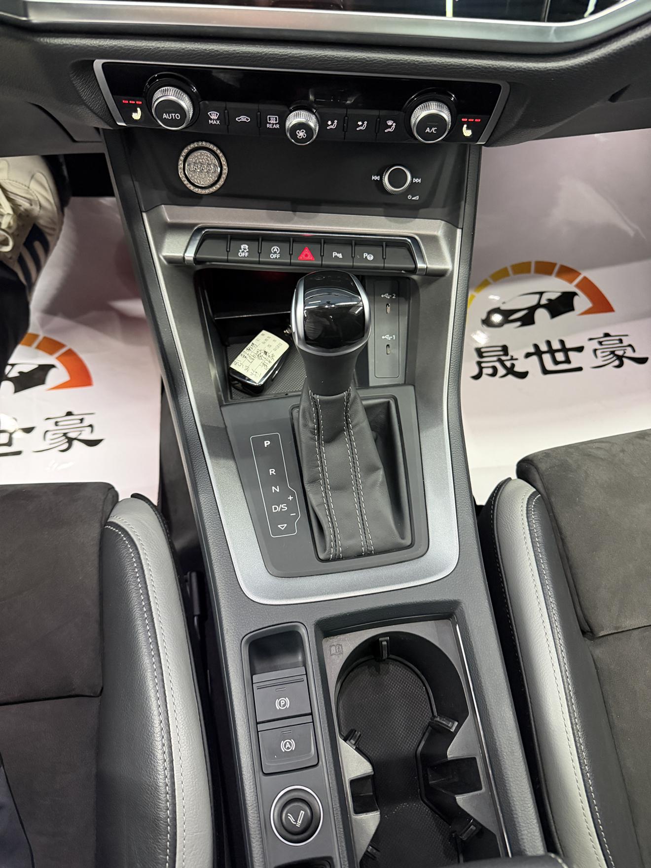 Audi Q3 2022 thumb 10