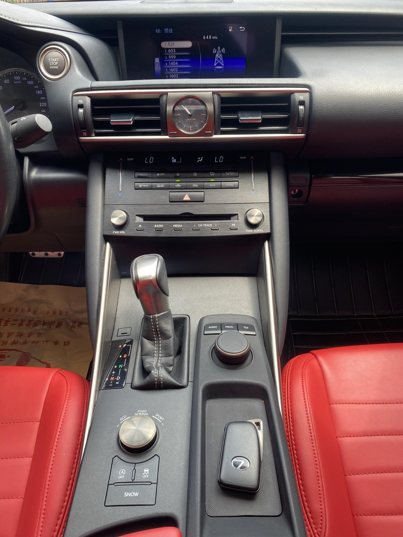 Lexus IS 2017 thumb 8