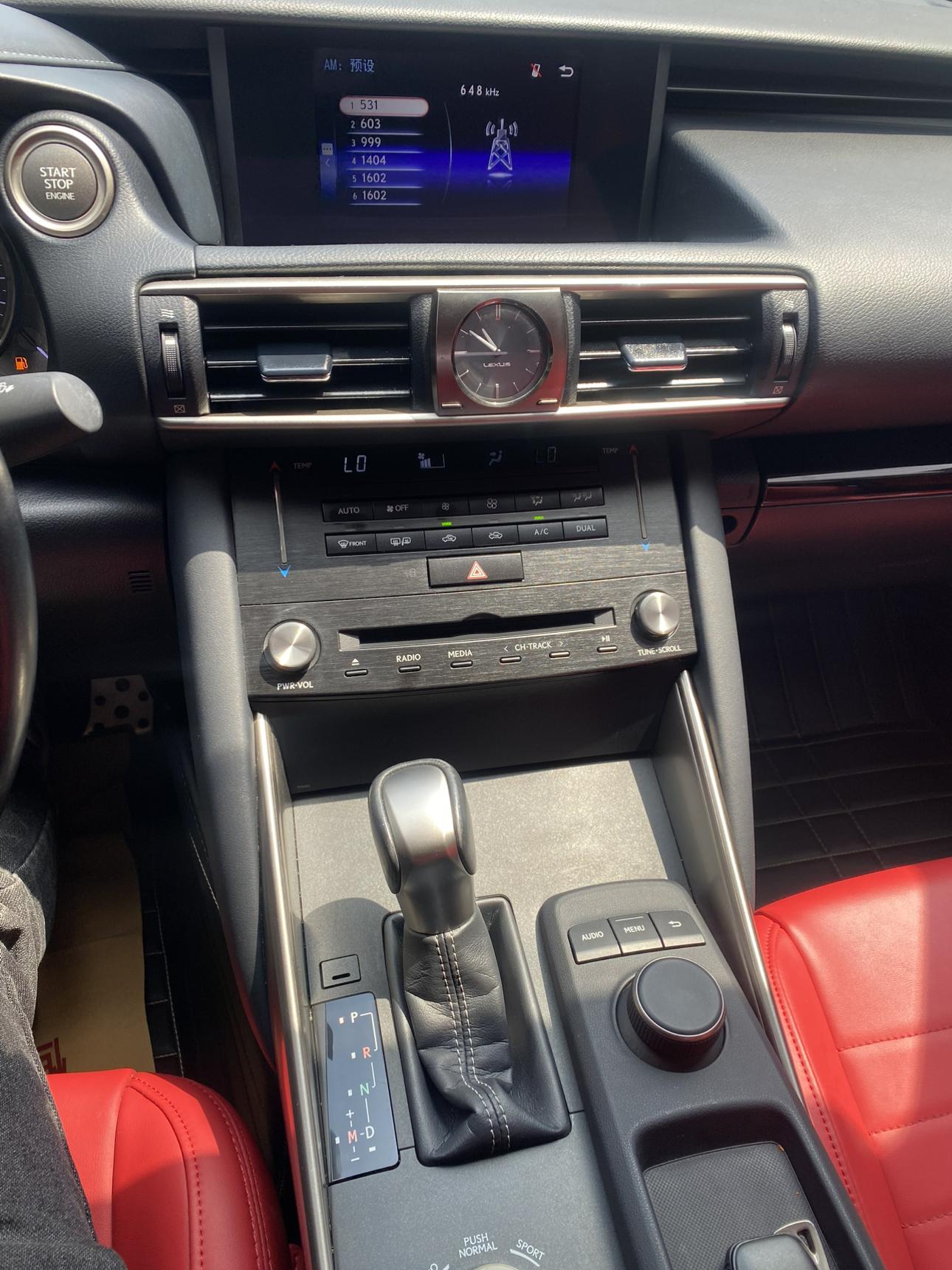 Lexus IS 2017 thumb 12