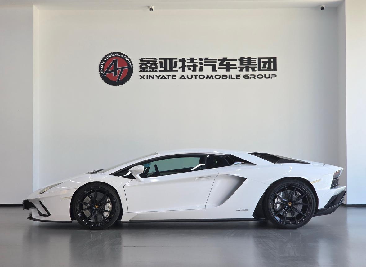 Lamborghini Aventador 2011 thumb 2