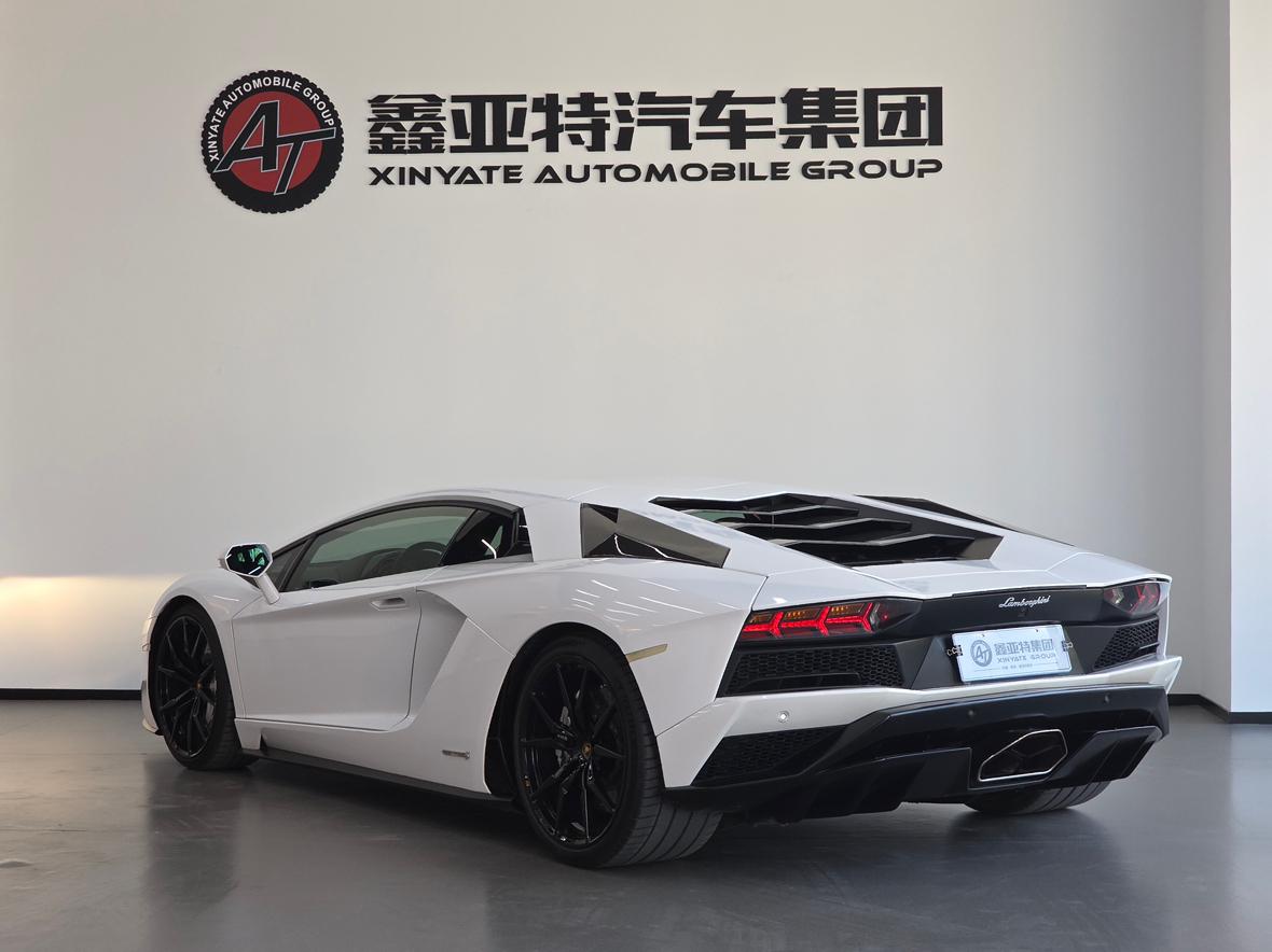 Lamborghini Aventador 2011 thumb 3